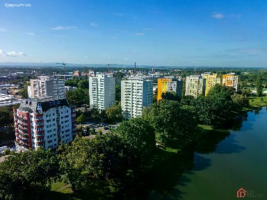 nábřeží Závodu míru, Pardubice - Zelené Předměstí