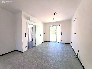 náměstí u dubu, Stochov