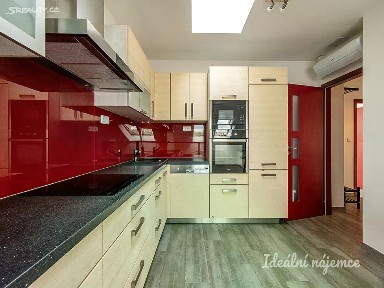 Ortenovo náměstí, Praha - Holešovice