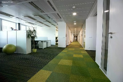 Pronájem kanceláře 408 m²