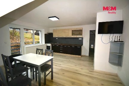 Pronájem rodinného domu 198 m², pozemek 1224 m²