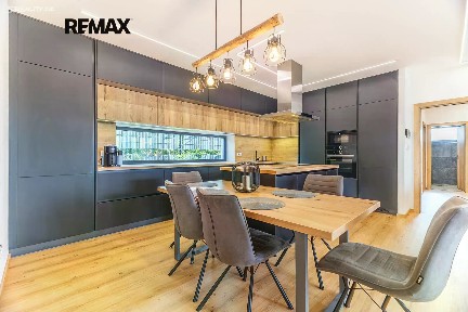 Prodej rodinného domu 180 m², pozemek 918 m²