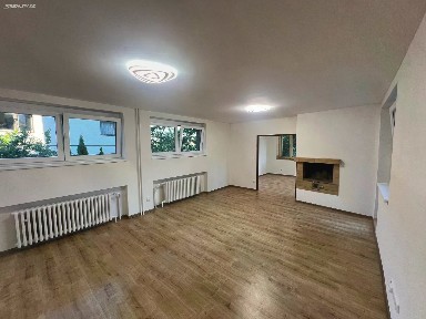 Dlážděná, Stochov
