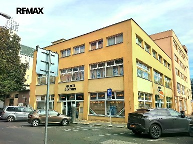 Pronájem obchodního prostoru 769 m²