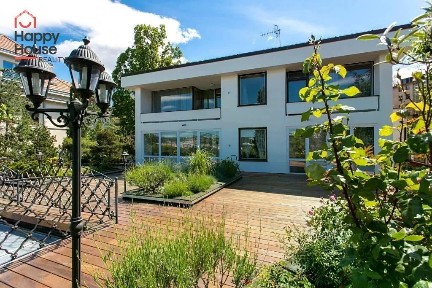 Pronájem bytu 6 pokojů a více 240 m²
