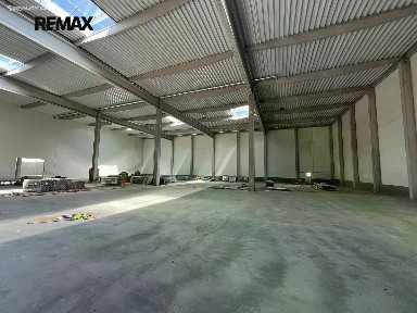 Pronájem skladového prostoru 1999 m²