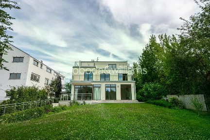 Pronájem rodinného domu 400 m², pozemek 1864 m²