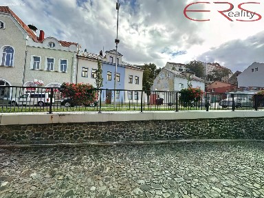 Prodej kanceláře 1800 m²
