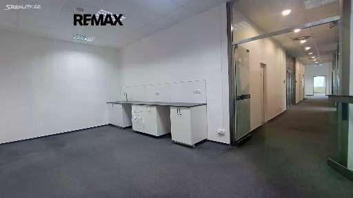 Pronájem kanceláře 470 m²