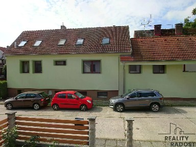 Prodej rodinného domu 250 m², pozemek 221 m²
