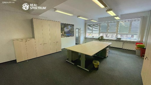 Pronájem kanceláře 484 m²