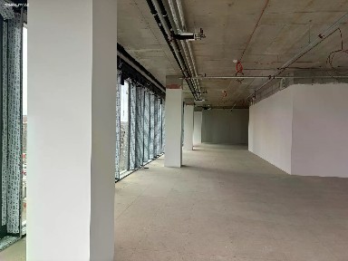 Pronájem kanceláře 557 m²