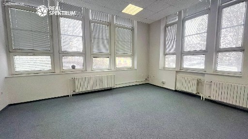 Pronájem kanceláře 1200 m²