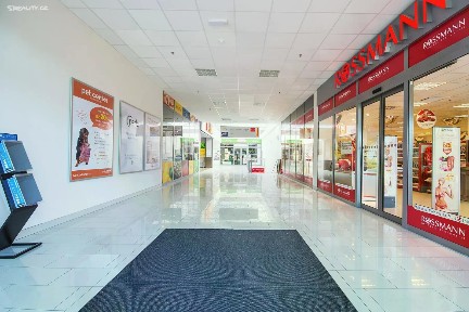 Pronájem obchodního prostoru 65 m²