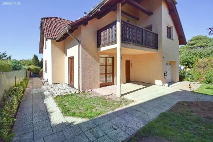 Pronájem rodinného domu 250 m², pozemek 775 m²