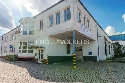 Pronájem skladového prostoru 4712 m²