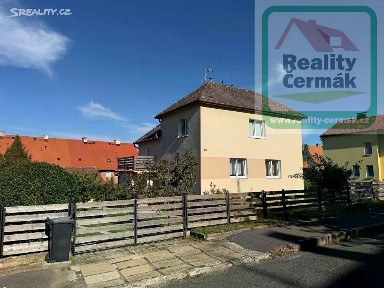 Prodej vícegeneračního domu 300 m², pozemek 830 m²