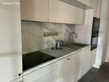 Pronájem bytu pokoje 141 m²