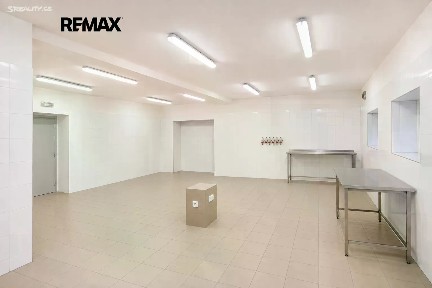 Pronájem výrobní haly, prostoru 275 m²