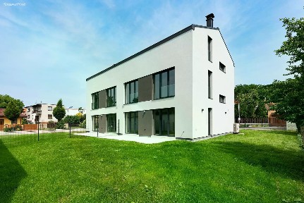 Prodej rodinného domu 218 m², pozemek 372 m²