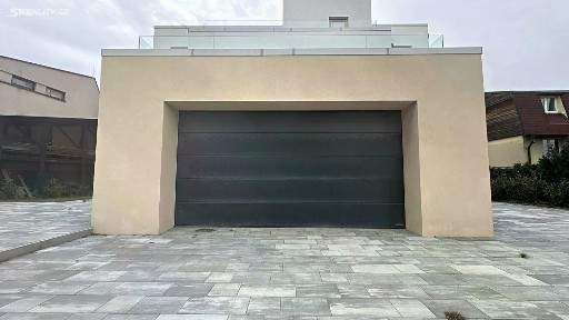 Prodej rodinného domu 632 m², pozemek 747 m²