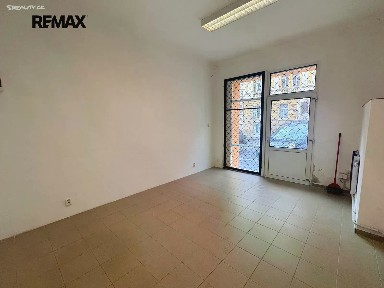 Pronájem obchodního prostoru 18 m²