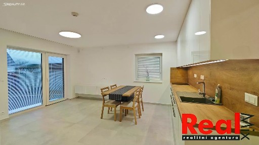 Pronájem bytu 3+kk 85 m²
