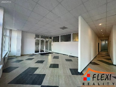 Pronájem kanceláře 390 m²