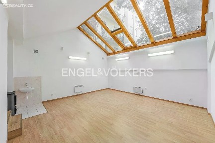 Pronájem kanceláře 55 m²
