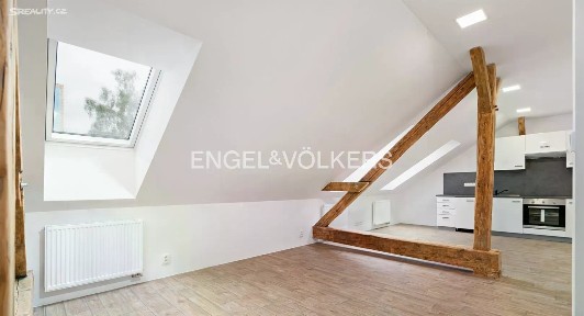 Pronájem bytu 1+kk 49 m²