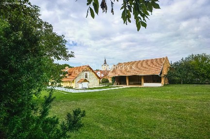Prodej rodinného domu 350 m², pozemek 7500 m²