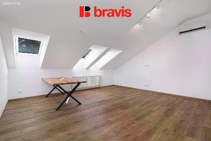 Pronájem kanceláře 230 m²