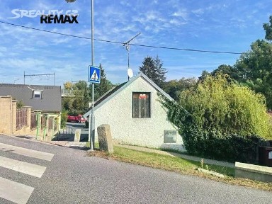 Hálkova, Úvaly