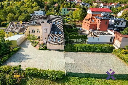 Pronájem kanceláře 460 m²