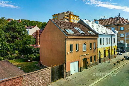 Prodej rodinného domu 280 m², pozemek 297 m²