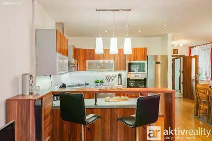 Prodej rodinného domu 257 m², pozemek 904 m²
