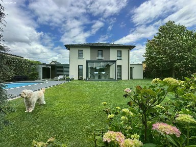 Prodej rodinného domu 276 m², pozemek 765 m²