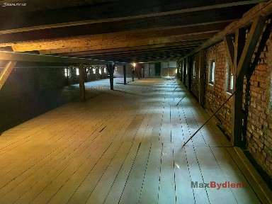 Pronájem skladového prostoru 400 m²