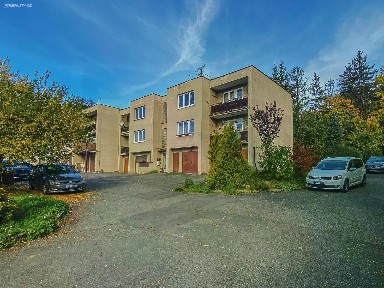 Na Sídlišti, Strančice