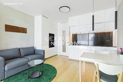 Pronájem bytu 1+kk 32 m²
