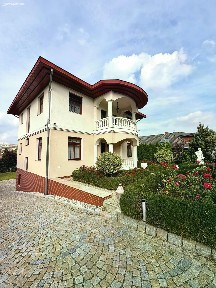 Prodej vily 400 m², pozemek 794 m²