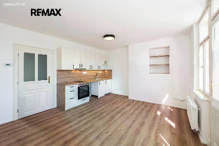 Pronájem bytu 1+kk 27 m²
