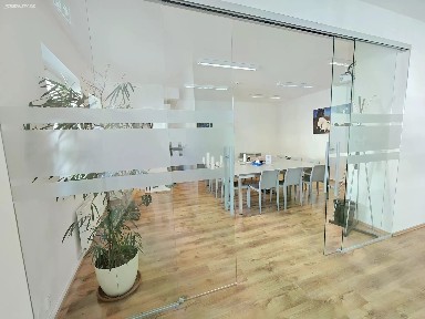 Pronájem kanceláře 373 m²