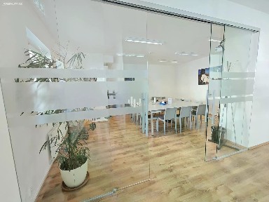 Pronájem kanceláře 373 m²