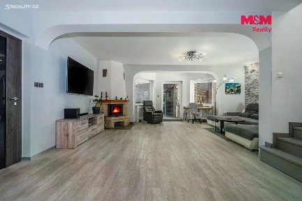Prodej rodinného domu 236 m², pozemek 1006 m²