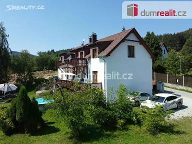 Prodej rodinného domu 334 m², pozemek 2140 m²