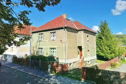 Prodej rodinného domu 264 m², pozemek 697 m²