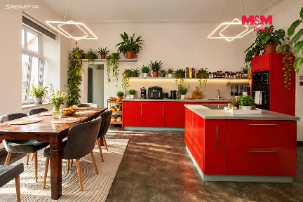 Prodej rodinného domu 320 m², pozemek 751 m²