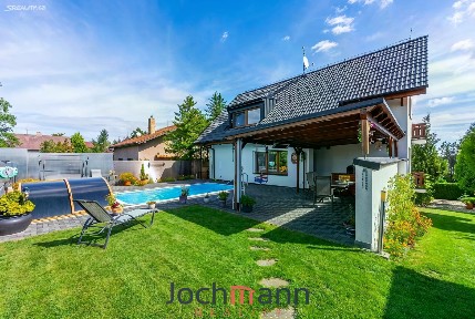 Prodej rodinného domu 234 m², pozemek 747 m²