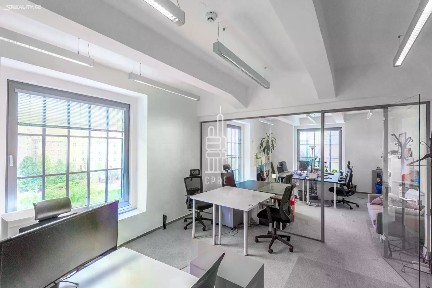 Pronájem kanceláře 653 m²